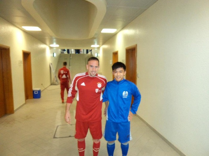 Ngoài việc được thi đấu, Thái Sung còn được gặp gỡ rất nhiều ngôi sao của bóng đá thế giới trong những chuyến tập huấn của mình như danh thủ Franck Ribery...